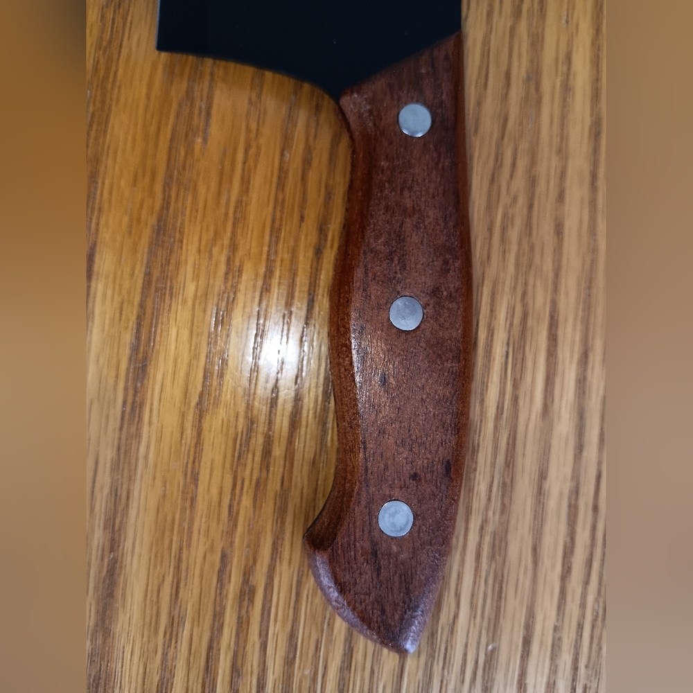 Stainless Steel Chef Knife with Plastic Blade Protector. 12 Inch Total. Blade 7. - Picture 4 of 6